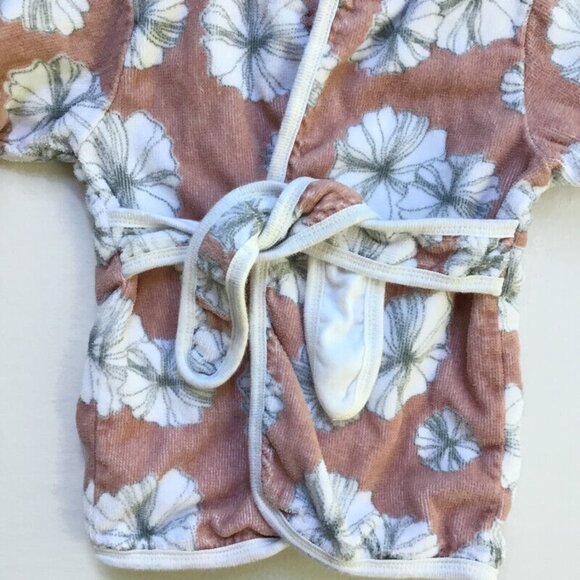 Milkbarn Hooded Bath Robe Infant Girl 0-9 Mos. Pink White Floral Organic Cotton - Picture 3 of 8